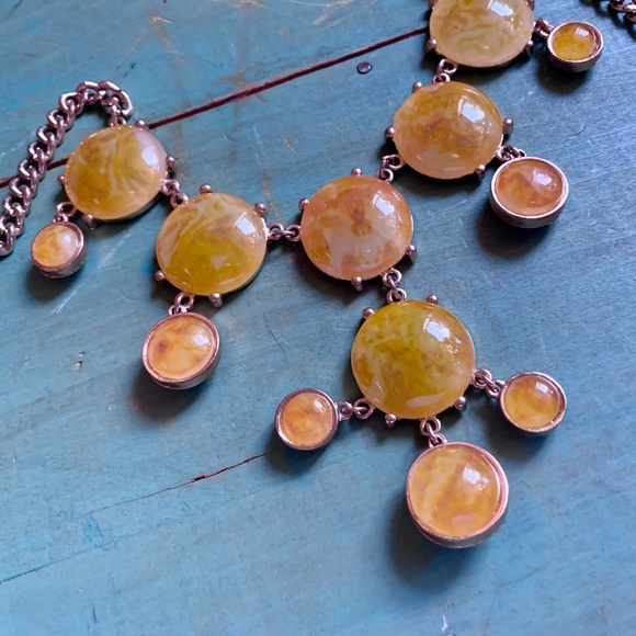 🧡 Yellow Swirled  Bead Statement Necklace Gold Tone - Bubble Necklace NWOT - Picture 8 of 8